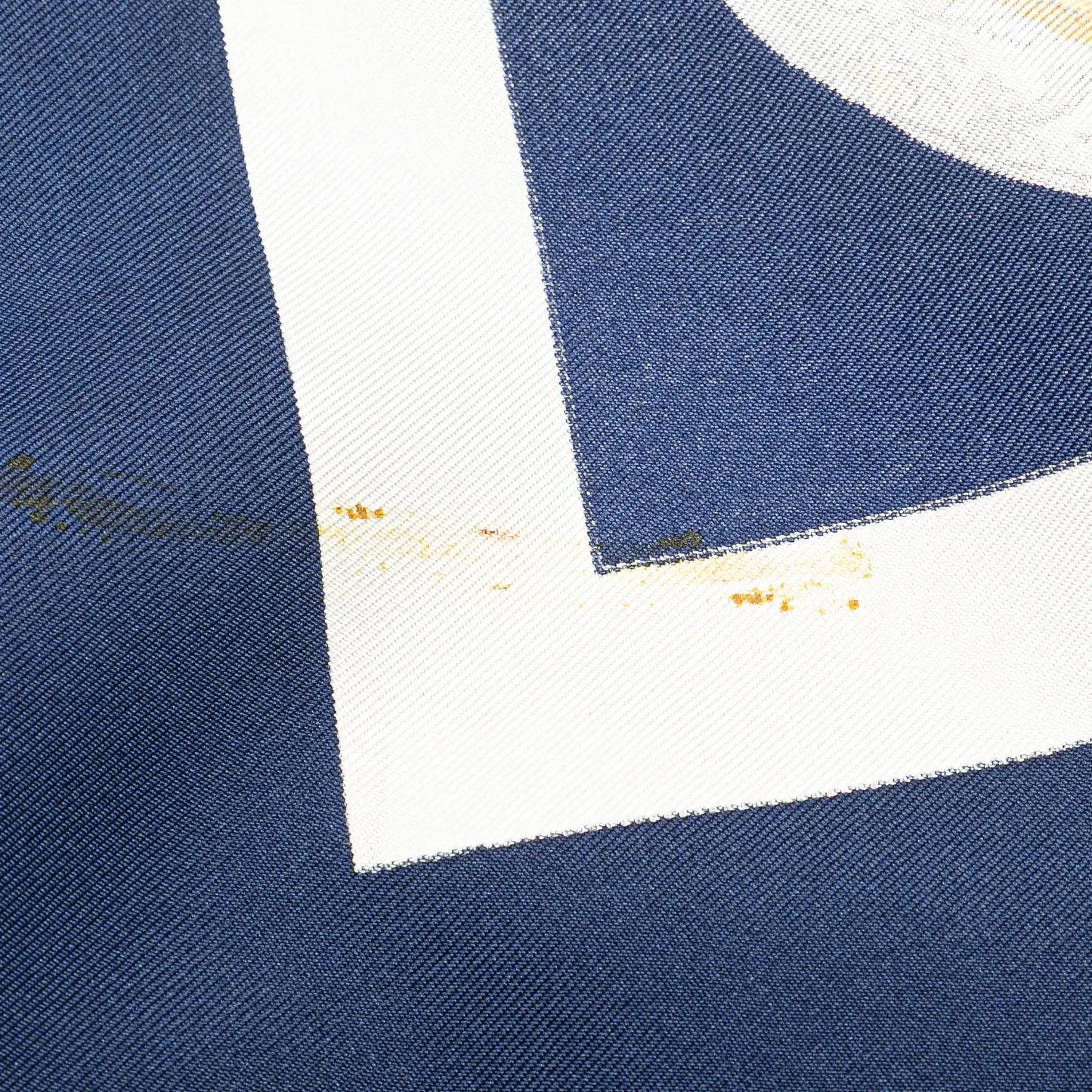 Hermès Parmi Les Fleurs Je Compte Les Heures Silk Scarf