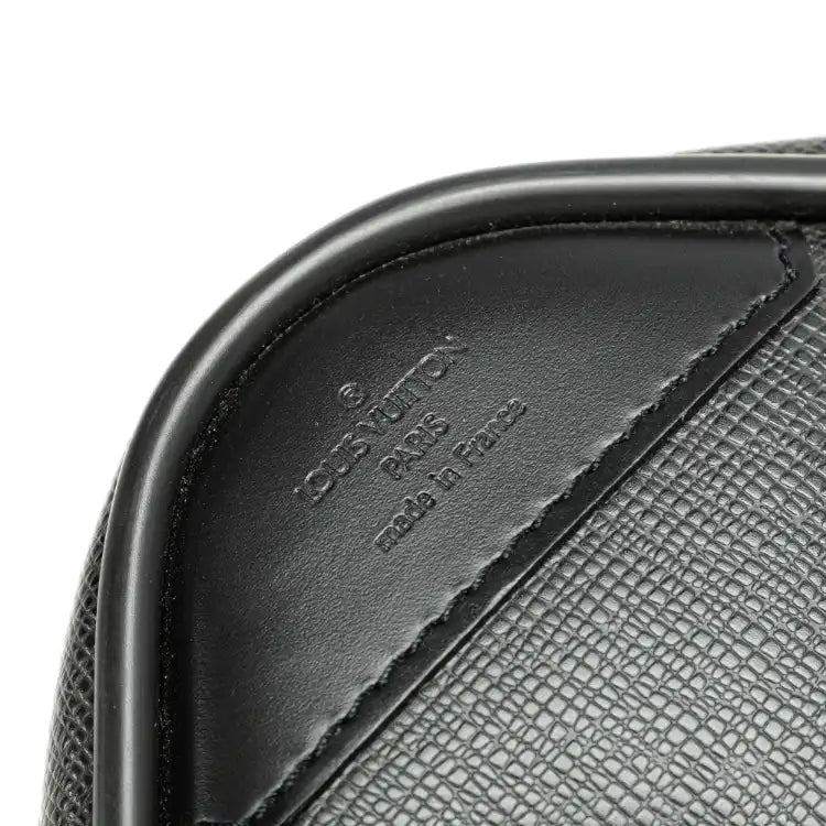 Louis Vuitton Taiga Satellite 53 Luggage