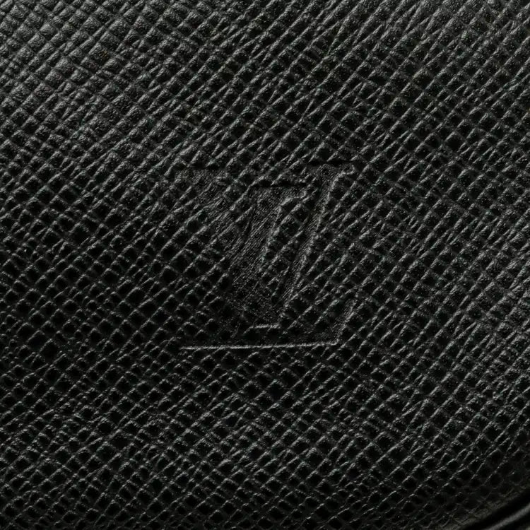 Louis Vuitton Taiga Kendall GM