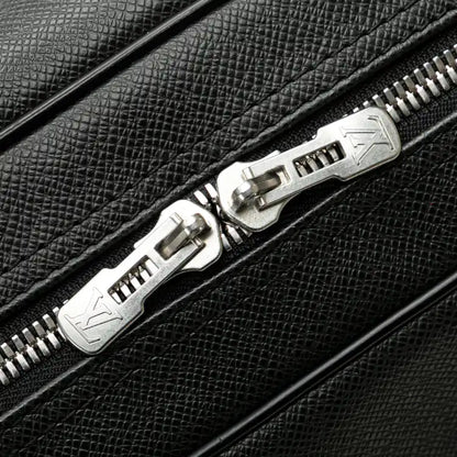 Louis Vuitton Taiga Kendall GM
