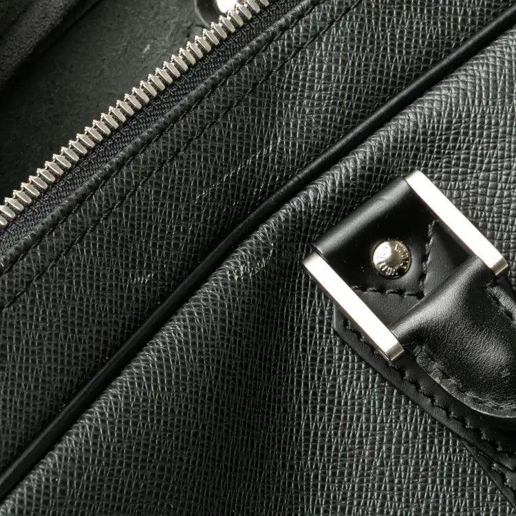 Louis Vuitton Taiga Kendall GM