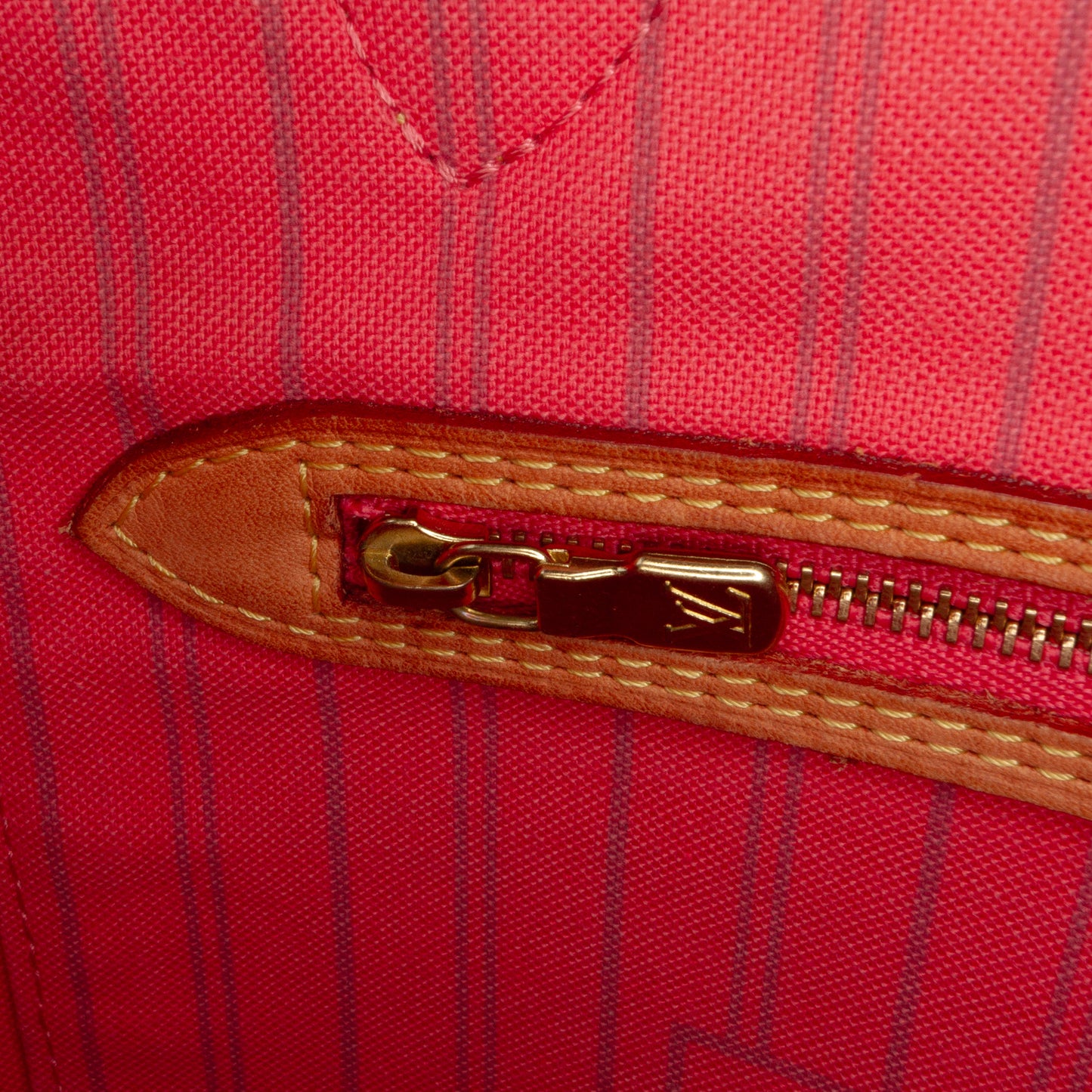 Louis Vuitton Monogram V Neverfull MM