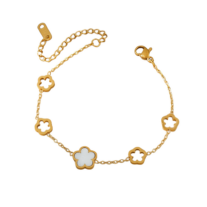 18K gold flower-shaped bracelet with hollow design