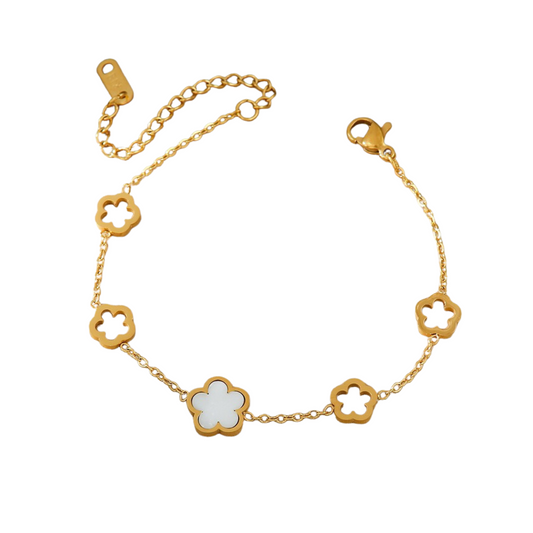 18K gold flower-shaped bracelet with hollow design