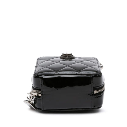 Chanel CC Quilted Patent Diamond Resin Clutch With Chain