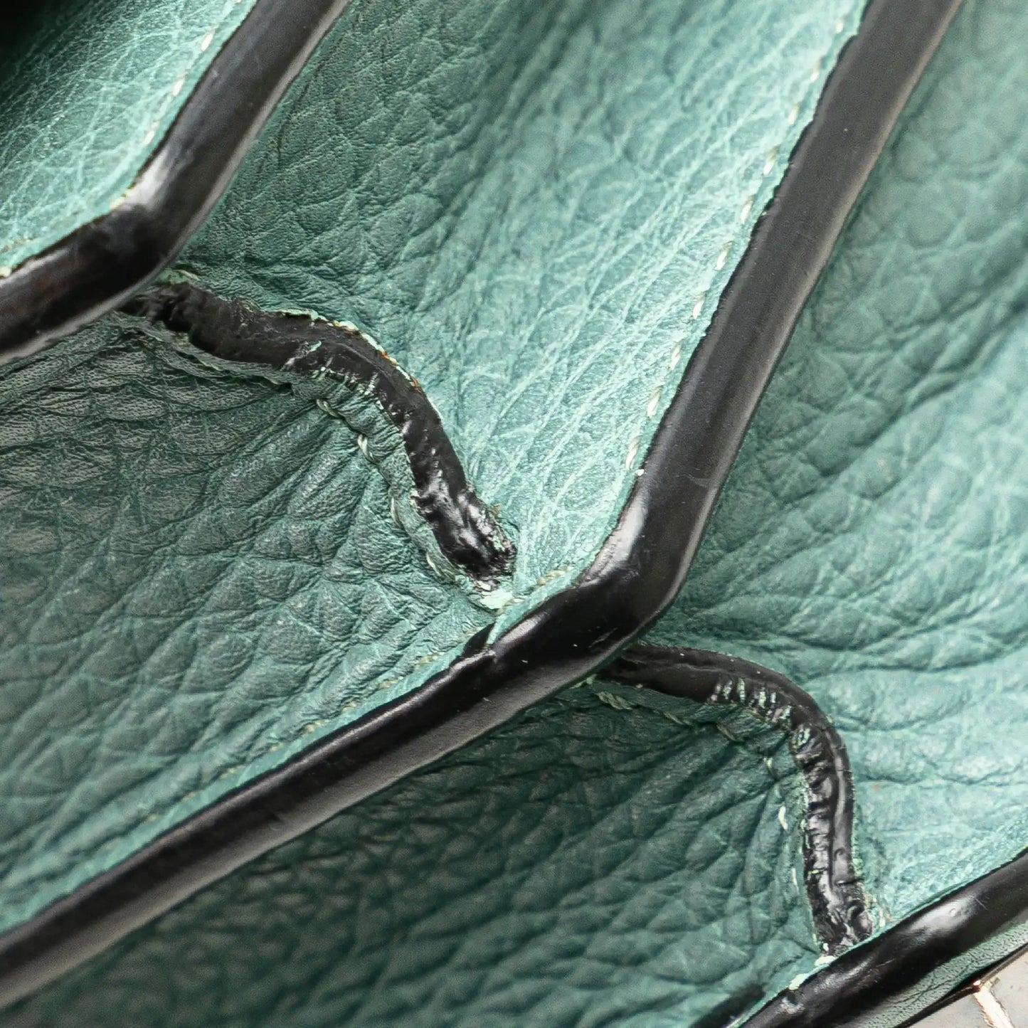 Valentino Pebbled Calfskin Rockstud Wallet On Chain